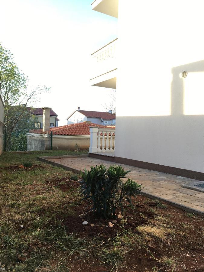 Mitra Apartments Малинска Экстерьер фото